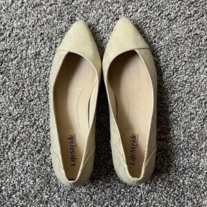 LIKE NEW Women's LifeStride Promise Flats in Platino Gold, 9.5 M